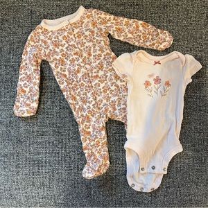 Carters Newborn 2pc set